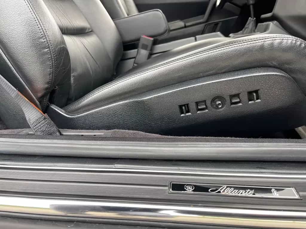 Cadillac Allante V8*Deutsche Ausl.*ORIGINAL 11.450 KM* 09/1991-photo-30