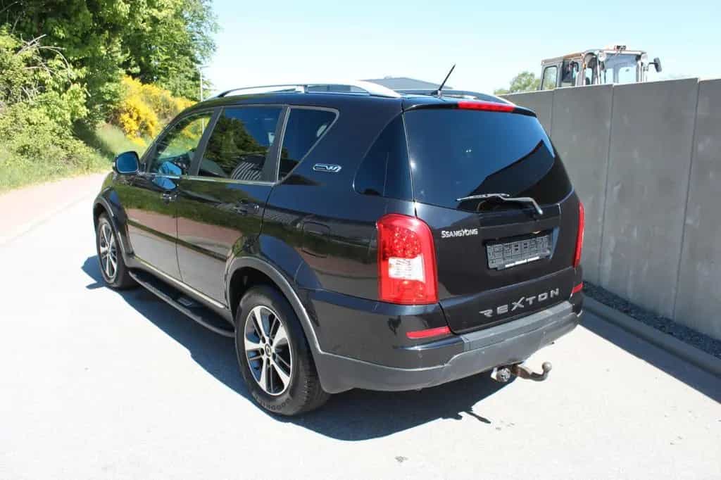 Ssangyong Rexton Allrad / AHK / 7 Sitzer/ 3500kg AHL 07/2017-photo-1