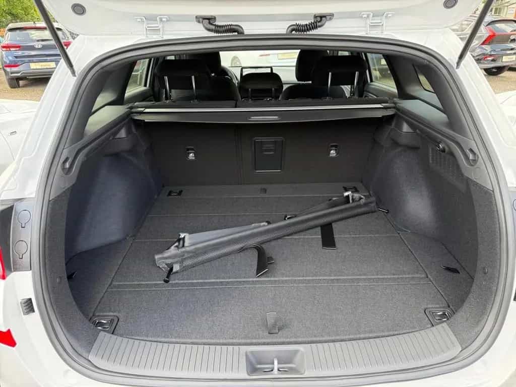 Hyundai i30 KOMBI ADVANTAGE PLUS+AUTOMAT+NAVI+KLIMAAUT+S 05/2025-photo-11