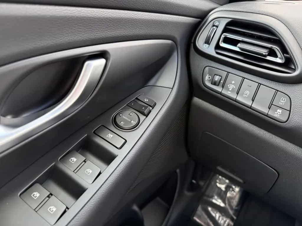 Hyundai i30 KOMBI ADVANTAGE PLUS+AUTOMAT+NAVI+KLIMAAUT+S 05/2025-photo-12
