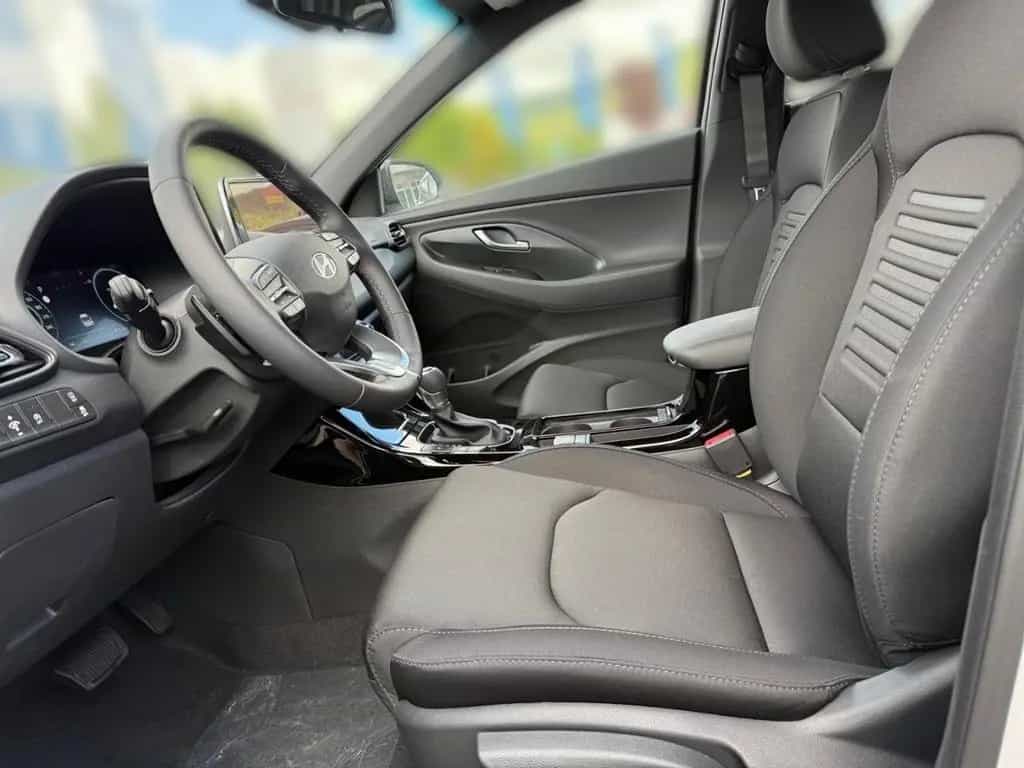 Hyundai i30 KOMBI ADVANTAGE PLUS+AUTOMAT+NAVI+KLIMAAUT+S 05/2025-photo-6