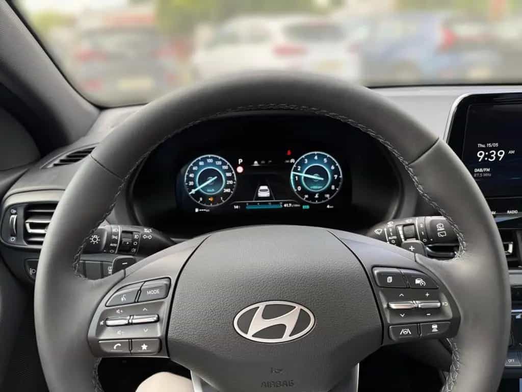 Hyundai i30 KOMBI ADVANTAGE PLUS+AUTOMAT+NAVI+KLIMAAUT+S 05/2025-photo-7