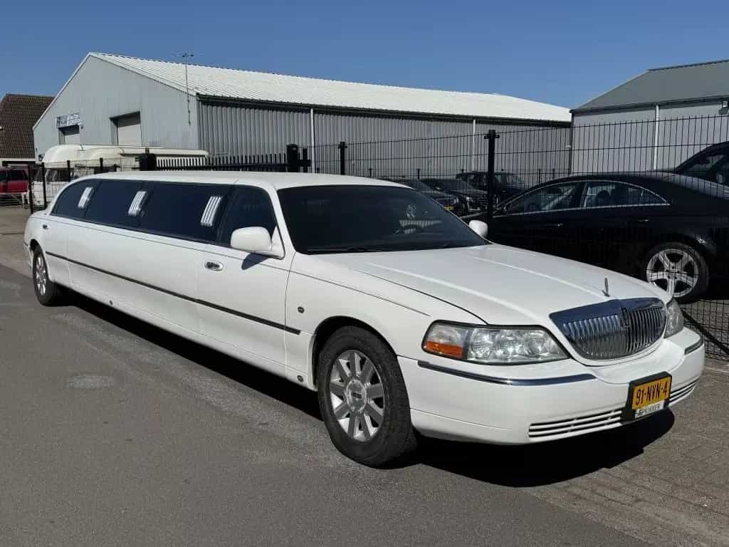 Lincoln Town Car Limousine Limo J Bank 8-Persoons 2003 02/2003-photo-0