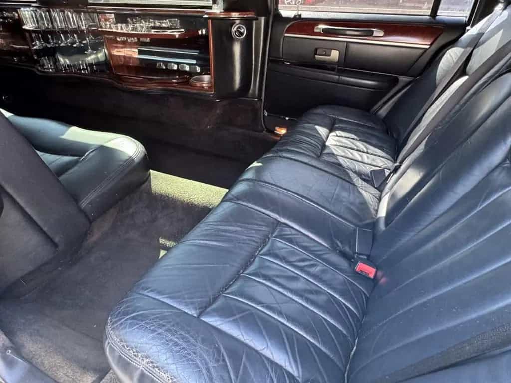 Lincoln Town Car Limousine Limo J Bank 8-Persoons 2003 02/2003-photo-8