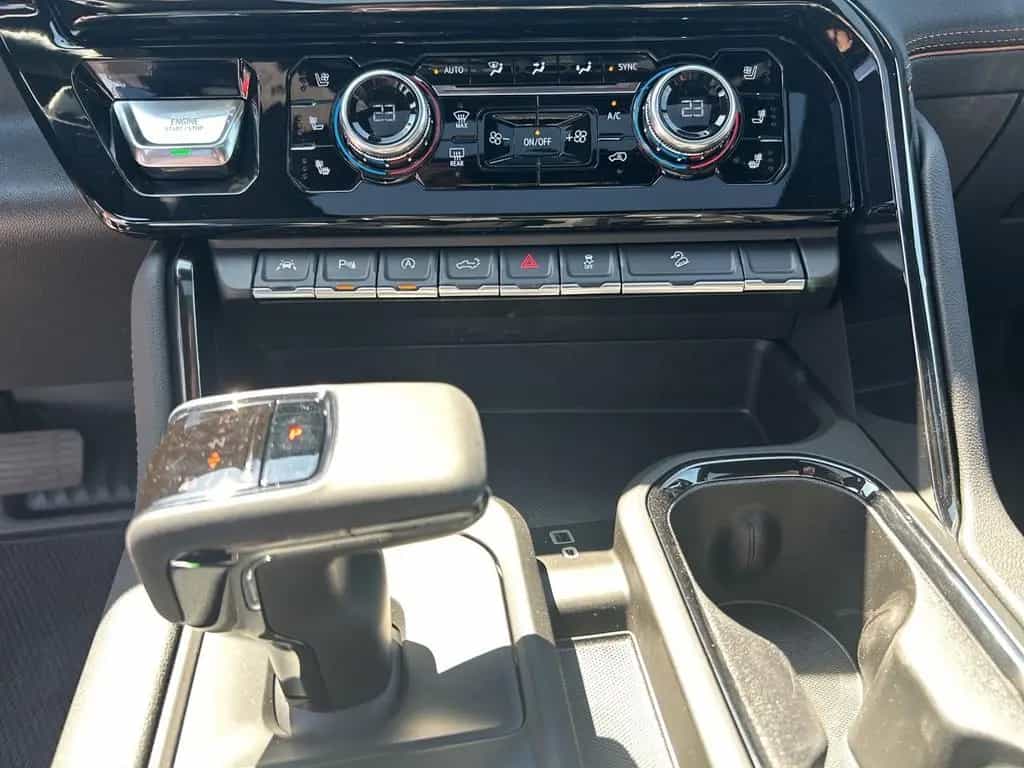 GMC Sierra 1500 AT4 Crew Cab Short Bed AHK/LED/SHD/ null-photo-10
