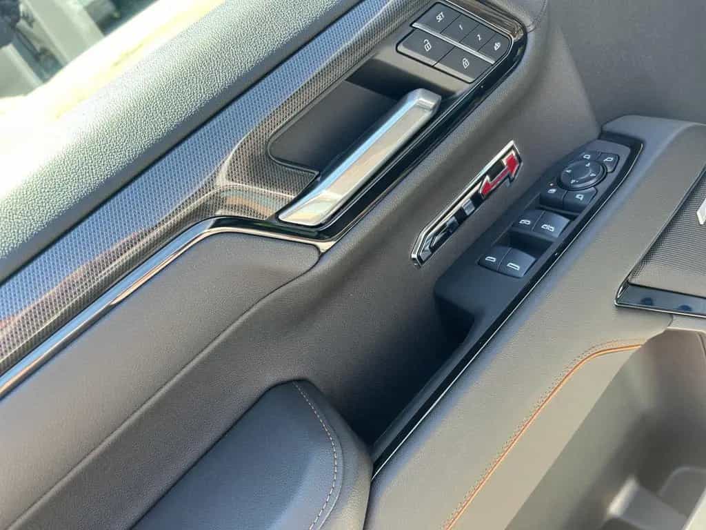 GMC Sierra 1500 AT4 Crew Cab Short Bed AHK/LED/SHD/ null-photo-12