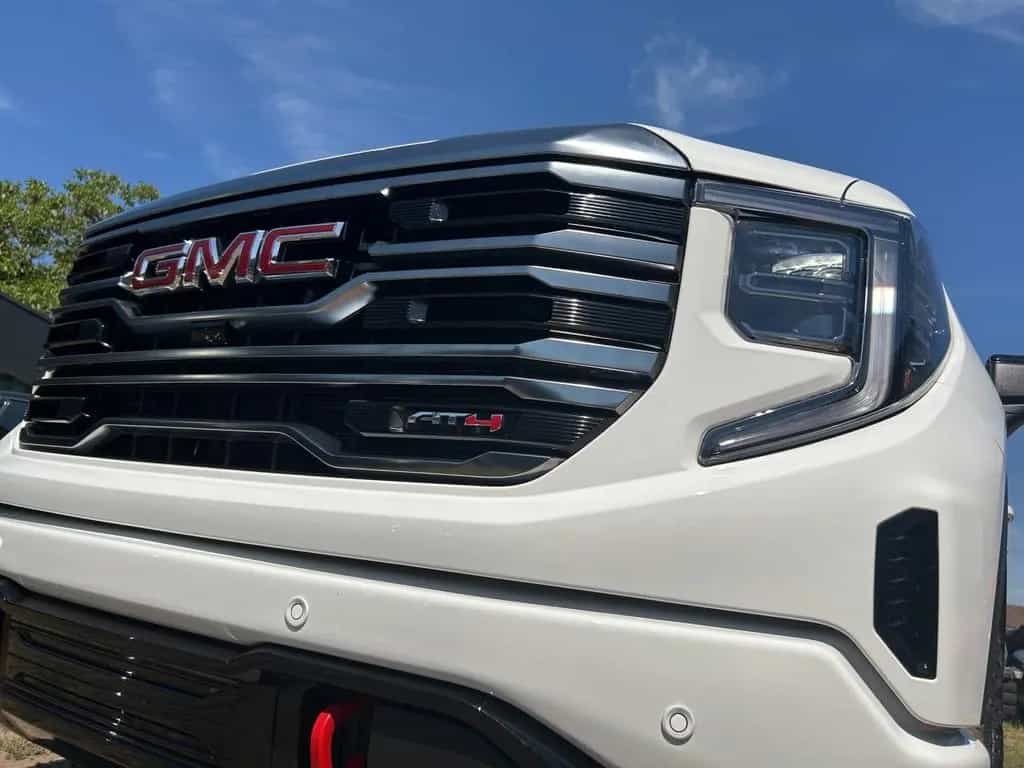 GMC Sierra 1500 AT4 Crew Cab Short Bed AHK/LED/SHD/ null-photo-16