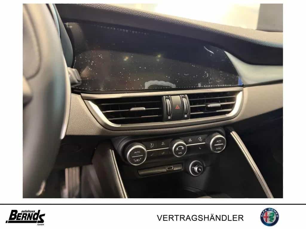 Alfa Romeo Giulia 2.0T AT8-Q4 Veloce GLASSCHIEBEDACH TECHNO 04/2025-photo-13