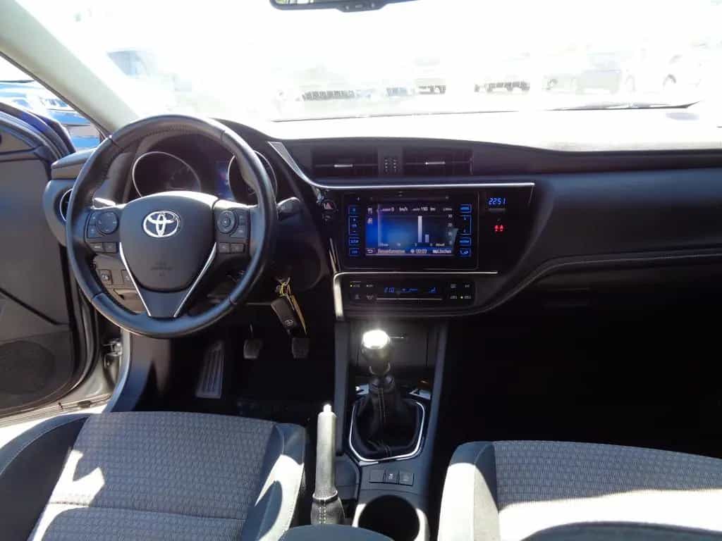 Toyota Auris Touring Sports Edition-S+ 01/2017-photo-10