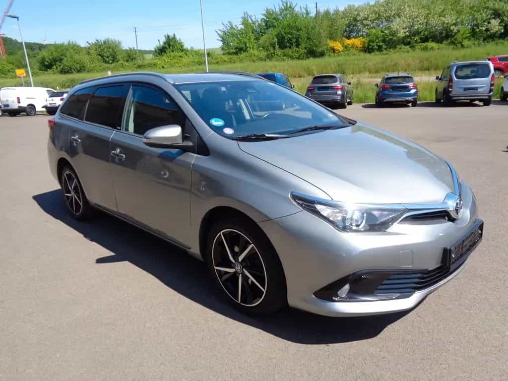 Toyota Auris Touring Sports Edition-S+ 01/2017-photo-2