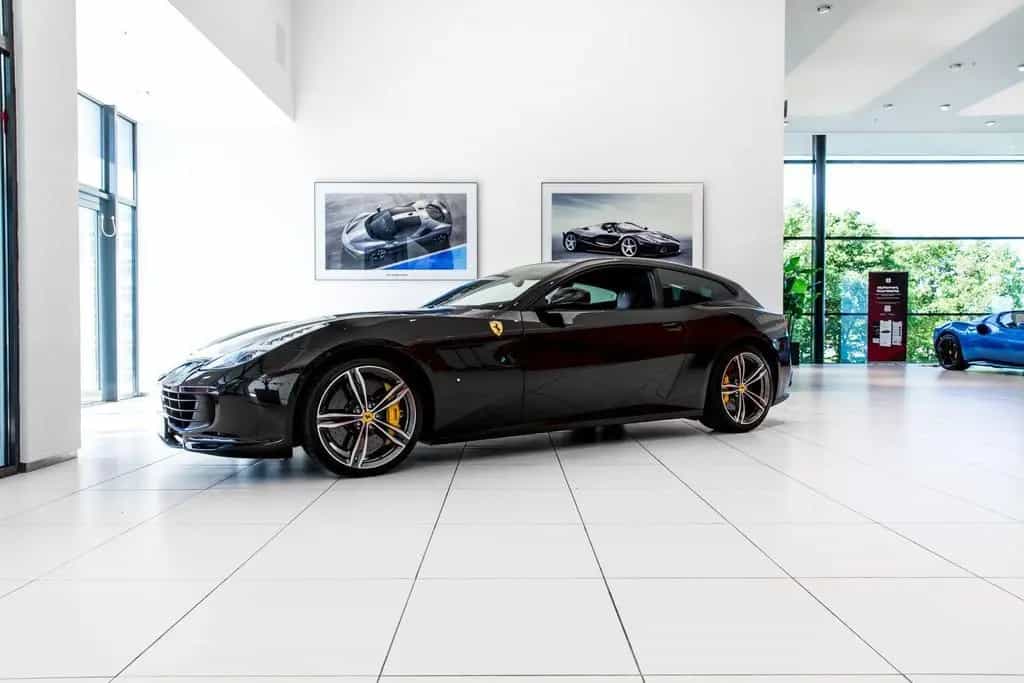 Ferrari GTC4Lusso V12 ~Ferrari Munsterhuis~ 02/2017-photo-1