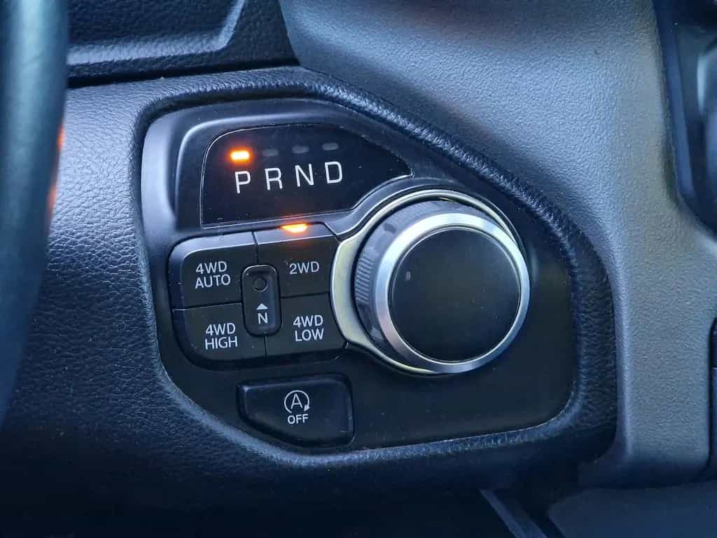 Dodge RAM 1500 5.7 4x4 Lone Star LED Kamera Navi AHK 12/2022-photo-24