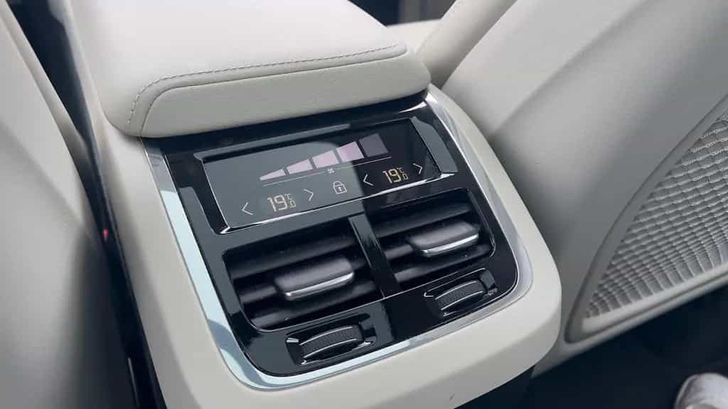 Volvo XC60 B5 D Ultimate Bright AWD*AHK*STHZG*Massage* 12/2022-photo-27
