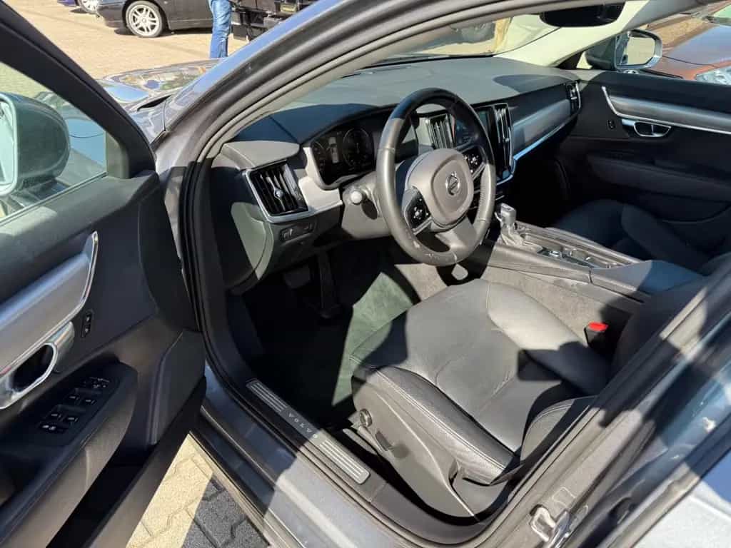 Volvo S90 Lim. Momentum 06/2019-photo-7