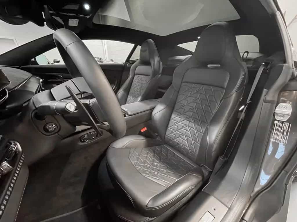Aston Martin Vanquish Coupe | Aston Martin Brussels 03/2025-photo-13