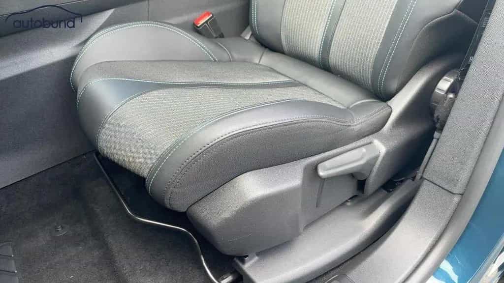 Peugeot 3008 II 1,2 PT Allure Alu KA LED Link NAV NBA PD 04/2022-photo-15