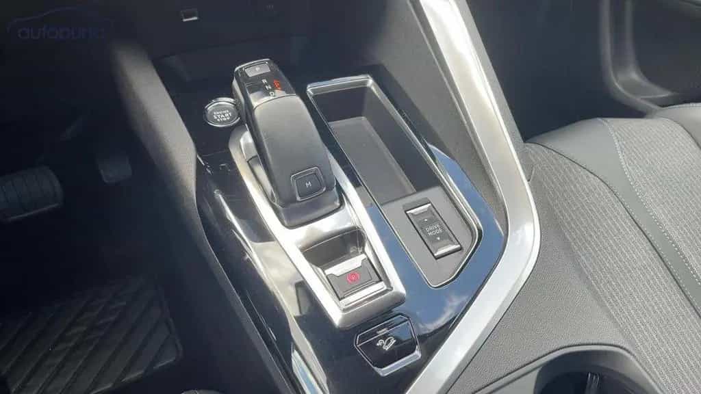 Peugeot 3008 II 1,2 PT Allure Alu KA LED Link NAV NBA PD 04/2022-photo-17