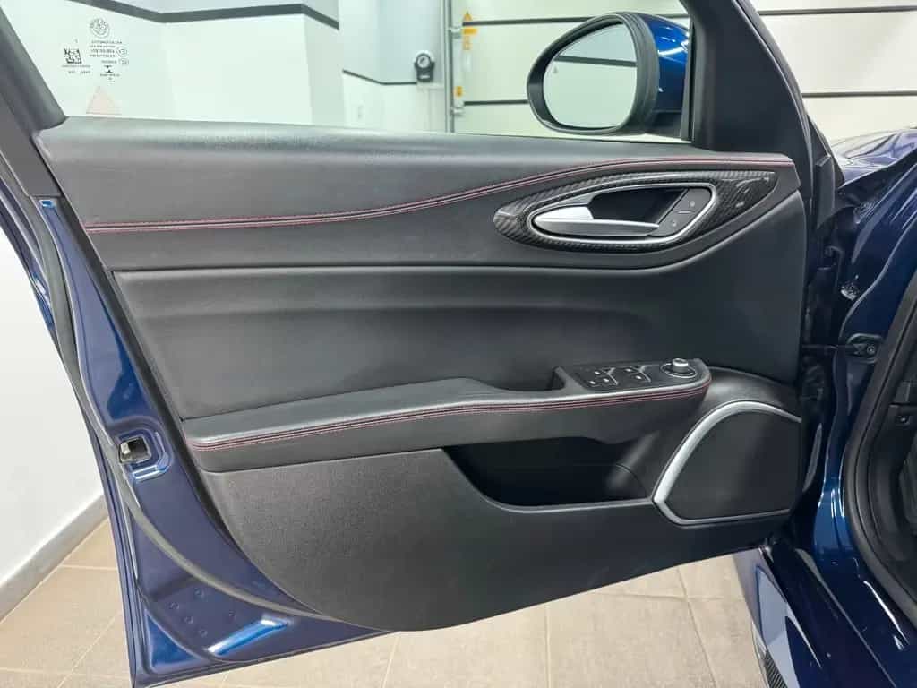 Alfa Romeo Giulia Quadrifoglio/Carbon/Blu Montecarlo/Navi/ 03/2017-photo-17