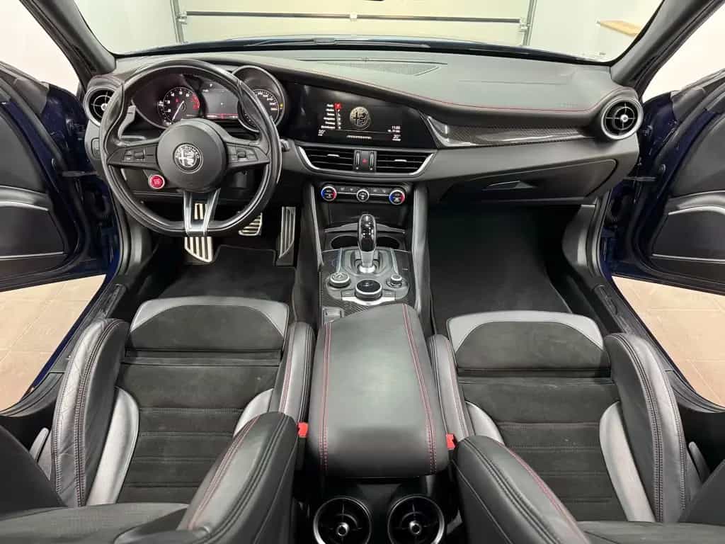 Alfa Romeo Giulia Quadrifoglio/Carbon/Blu Montecarlo/Navi/ 03/2017-photo-20
