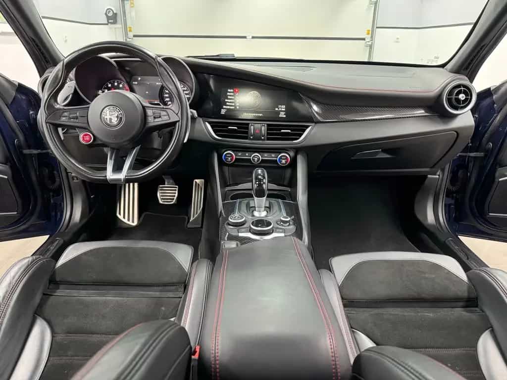 Alfa Romeo Giulia Quadrifoglio/Carbon/Blu Montecarlo/Navi/ 03/2017-photo-21