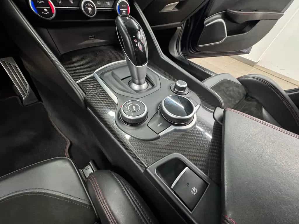 Alfa Romeo Giulia Quadrifoglio/Carbon/Blu Montecarlo/Navi/ 03/2017-photo-30