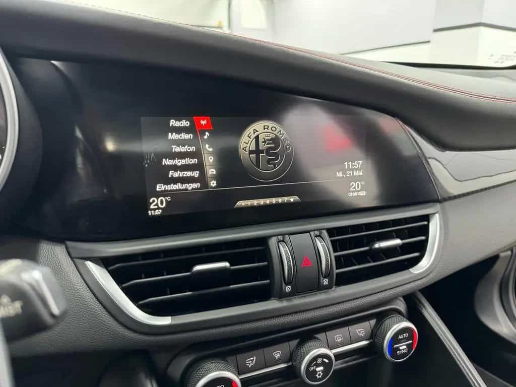 Alfa Romeo Giulia Quadrifoglio/Carbon/Blu Montecarlo/Navi/ 03/2017-photo-33