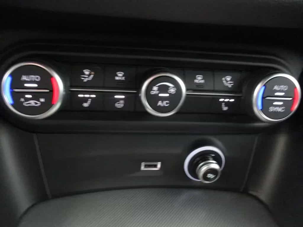 Alfa Romeo Stelvio Veloce Q4 NAVI SHZ LEDER AT 06/2024-photo-22