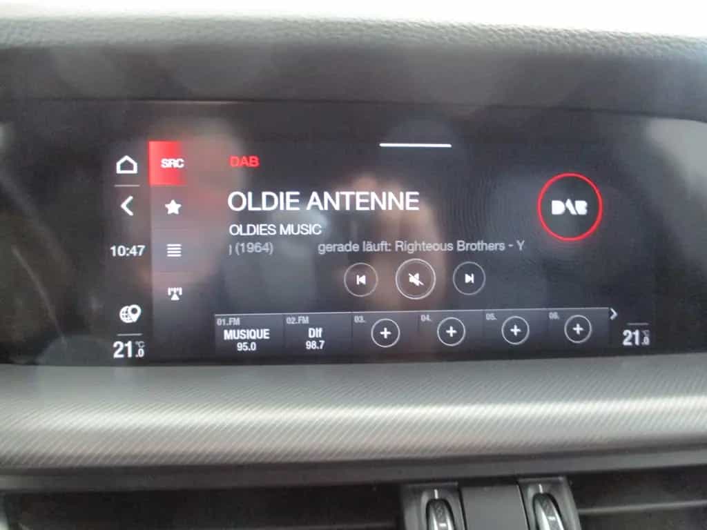 Alfa Romeo Stelvio Veloce Q4 NAVI SHZ LEDER AT 06/2024-photo-23