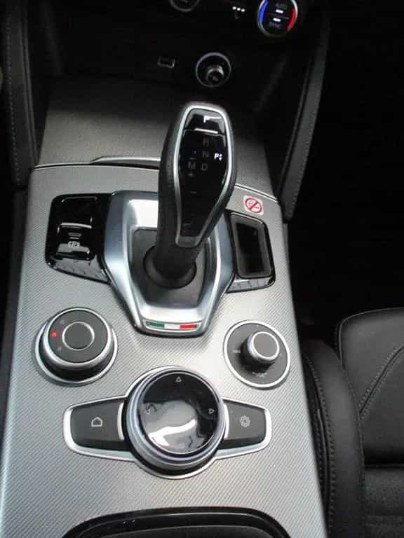 Alfa Romeo Stelvio Veloce Q4 NAVI SHZ LEDER AT 06/2024-photo-27