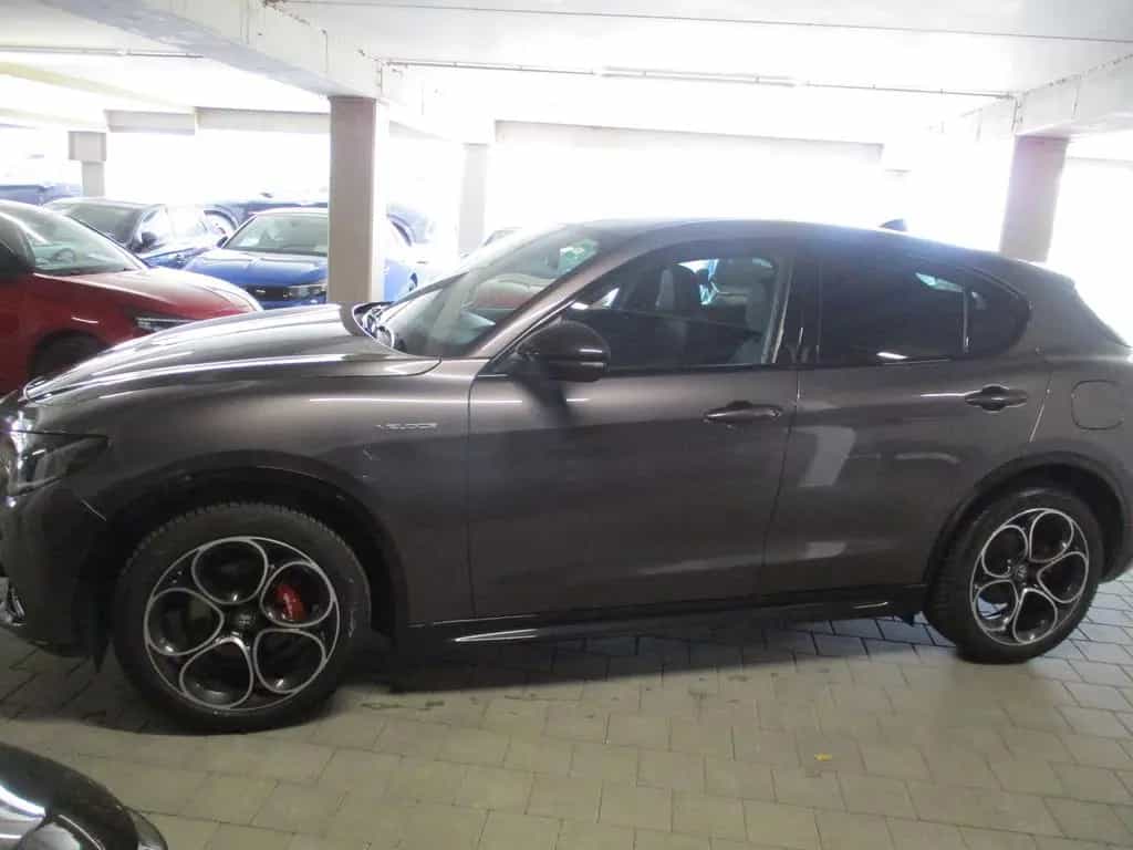 Alfa Romeo Stelvio Veloce Q4 NAVI SHZ LEDER AT 06/2024-photo-32