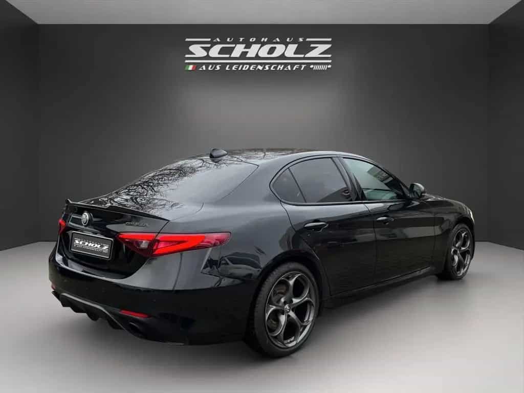 Alfa Romeo Giulia MY22 Estrema 2.2 Diesel *KAMERA*KLIMA* 09/2022-photo-3