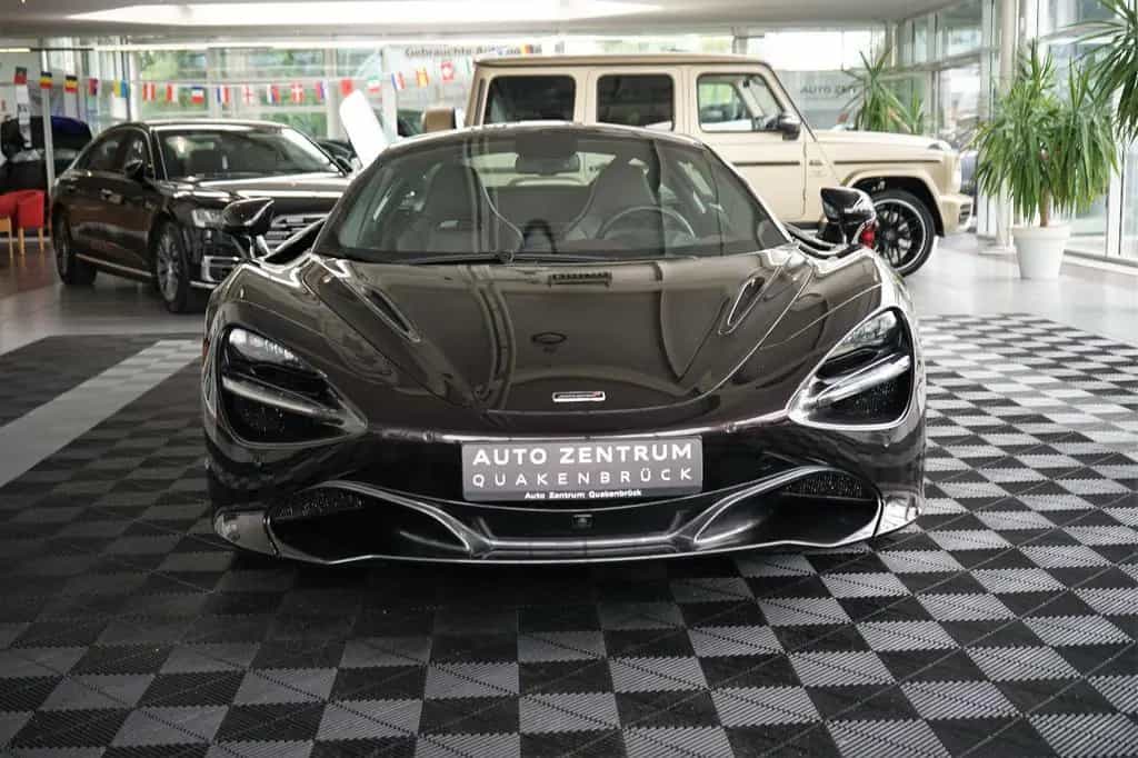 McLaren 720S Coupé Performace Carbon Lift Glas B&W 360° 10/2017-photo-11