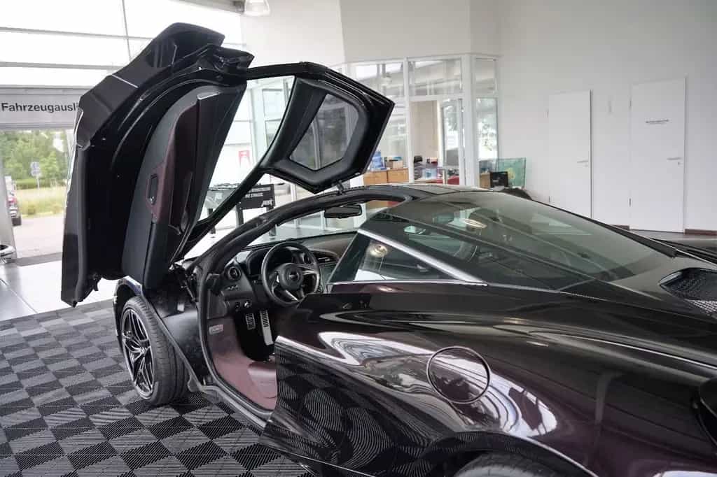 McLaren 720S Coupé Performace Carbon Lift Glas B&W 360° 10/2017-photo-4