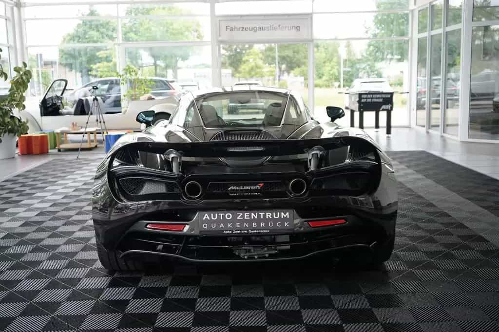 McLaren 720S Coupé Performace Carbon Lift Glas B&W 360° 10/2017-photo-7