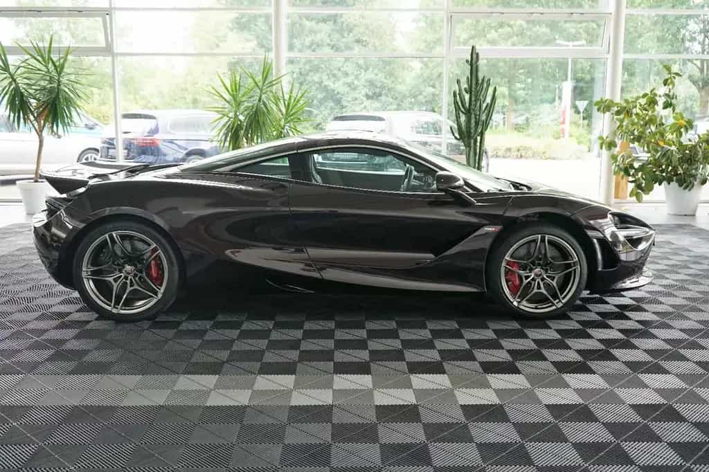 McLaren 720S Coupé Performace Carbon Lift Glas B&W 360° 10/2017-photo-9
