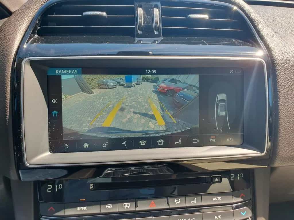 Jaguar F-Pace F-PACE Prestige AWD AHK Paket Winter LED 06/2017-photo-16
