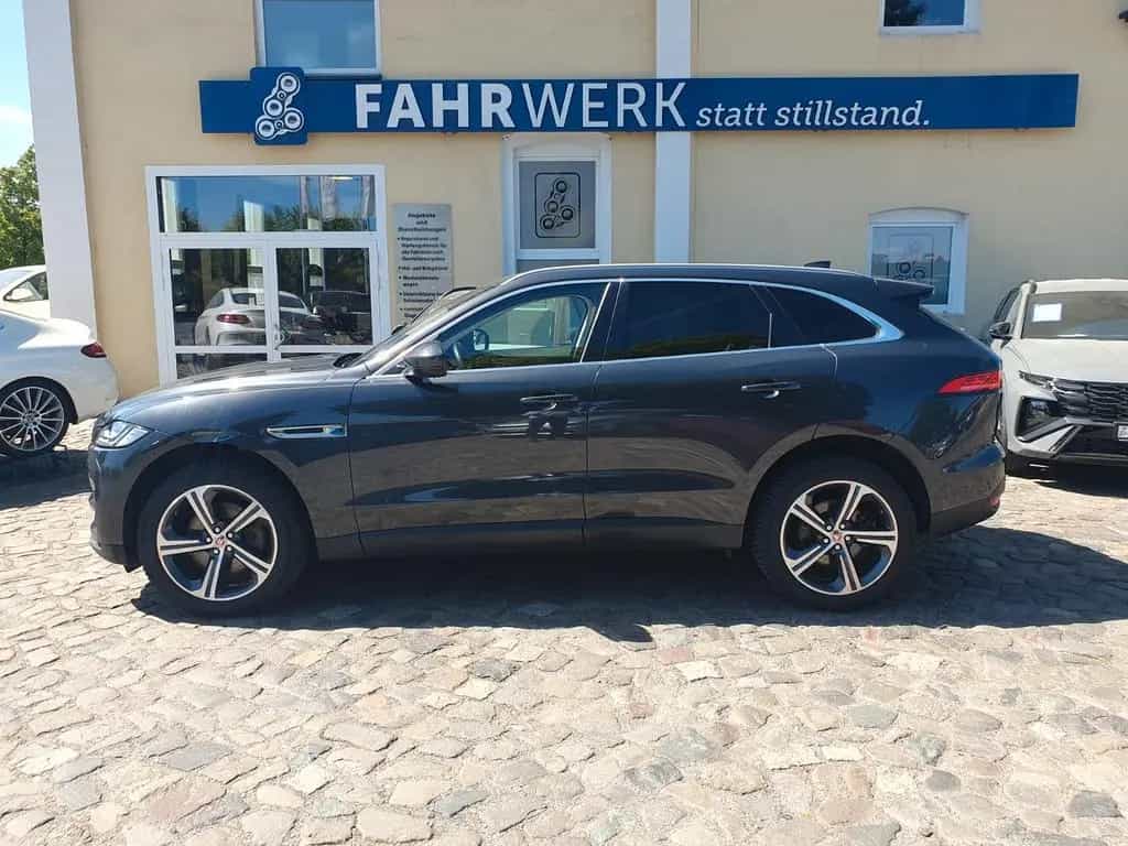 Jaguar F-Pace F-PACE Prestige AWD AHK Paket Winter LED 06/2017-photo-2