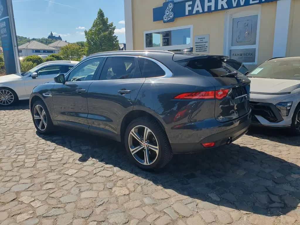 Jaguar F-Pace F-PACE Prestige AWD AHK Paket Winter LED 06/2017-photo-3