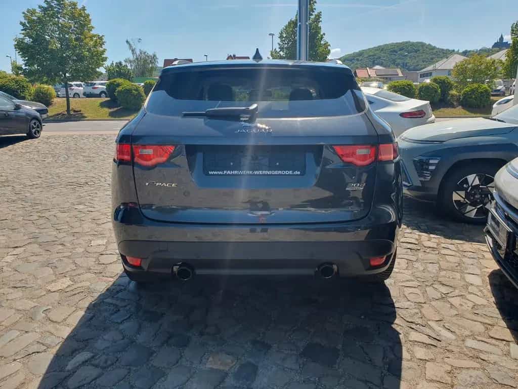 Jaguar F-Pace F-PACE Prestige AWD AHK Paket Winter LED 06/2017-photo-4