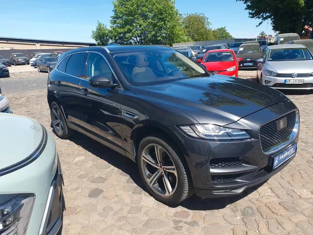 Jaguar F-Pace F-PACE Prestige AWD AHK Paket Winter LED 06/2017-photo-6
