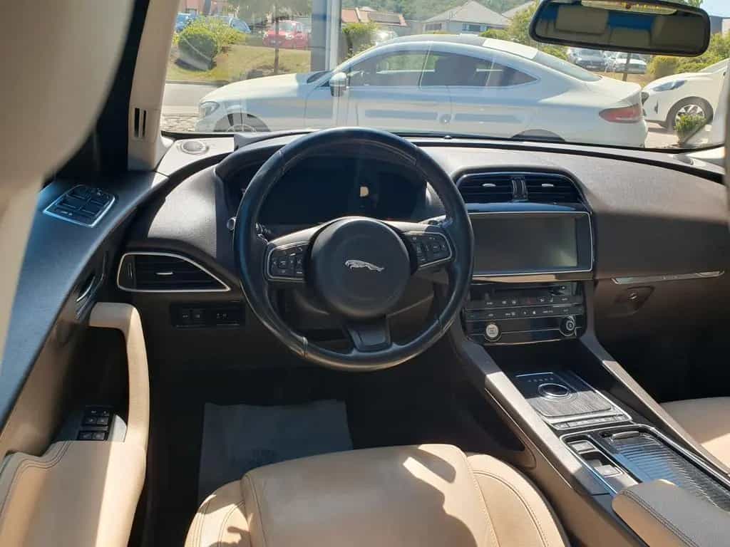 Jaguar F-Pace F-PACE Prestige AWD AHK Paket Winter LED 06/2017-photo-8