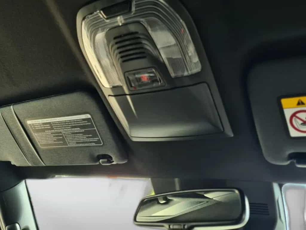 Isuzu D-Max DOUBLE CAB V-CROSS 4x4 A/T ROLLCOVER AHK 03/2025-photo-13