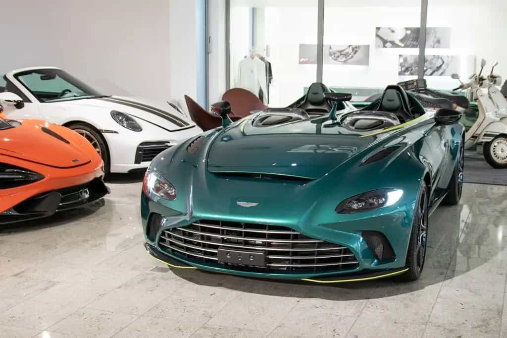 Aston Martin V12 Vantage Speedster null-photo-1