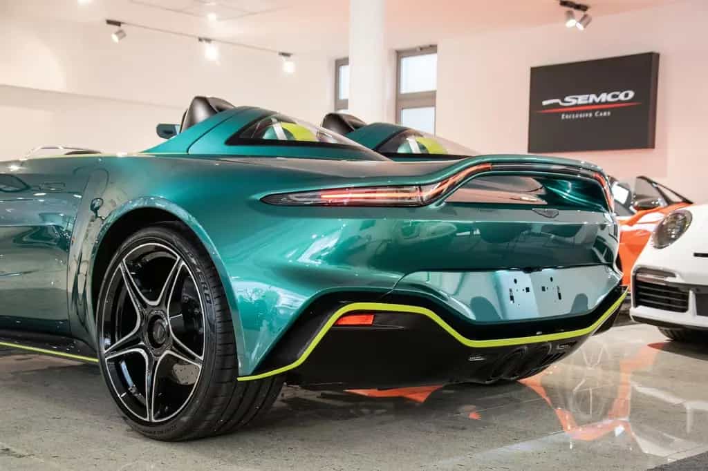 Aston Martin V12 Vantage Speedster null-photo-2