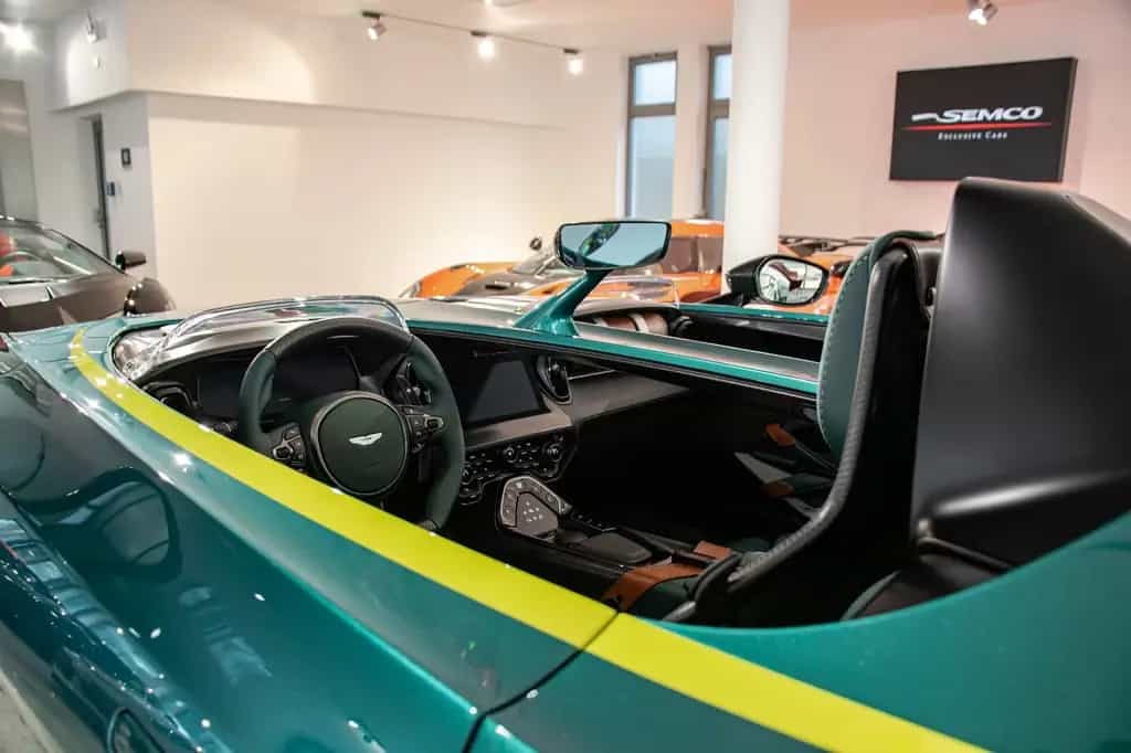 Aston Martin V12 Vantage Speedster null-photo-21