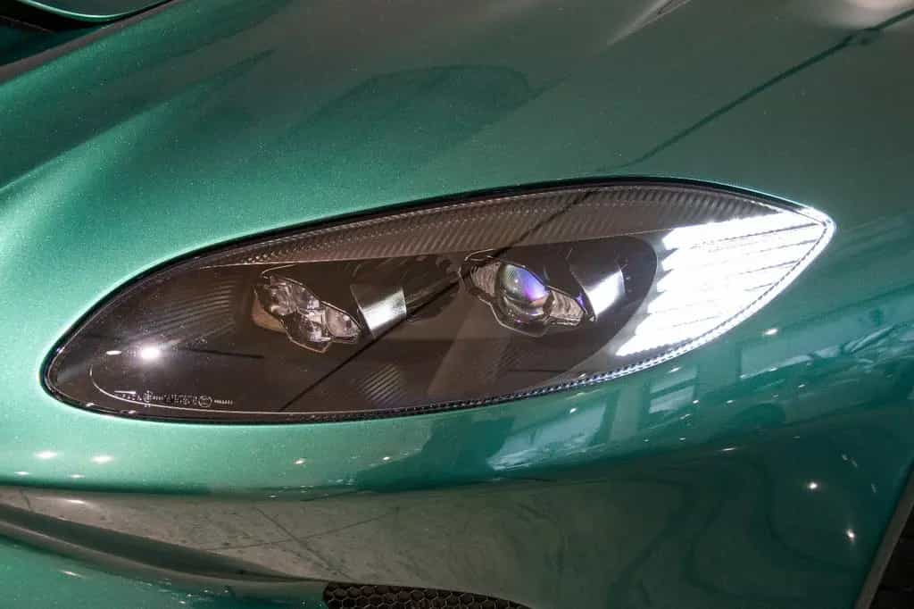 Aston Martin V12 Vantage Speedster null-photo-23