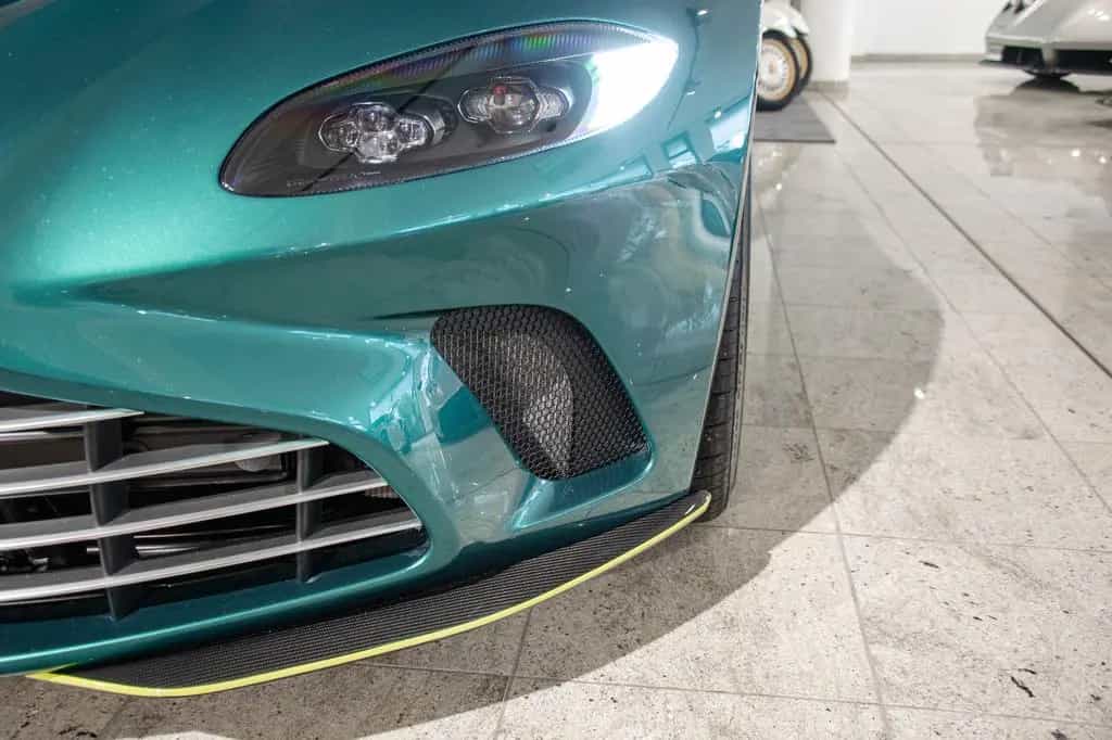 Aston Martin V12 Vantage Speedster null-photo-25