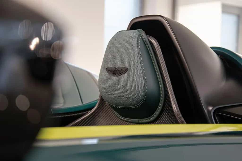Aston Martin V12 Vantage Speedster null-photo-27