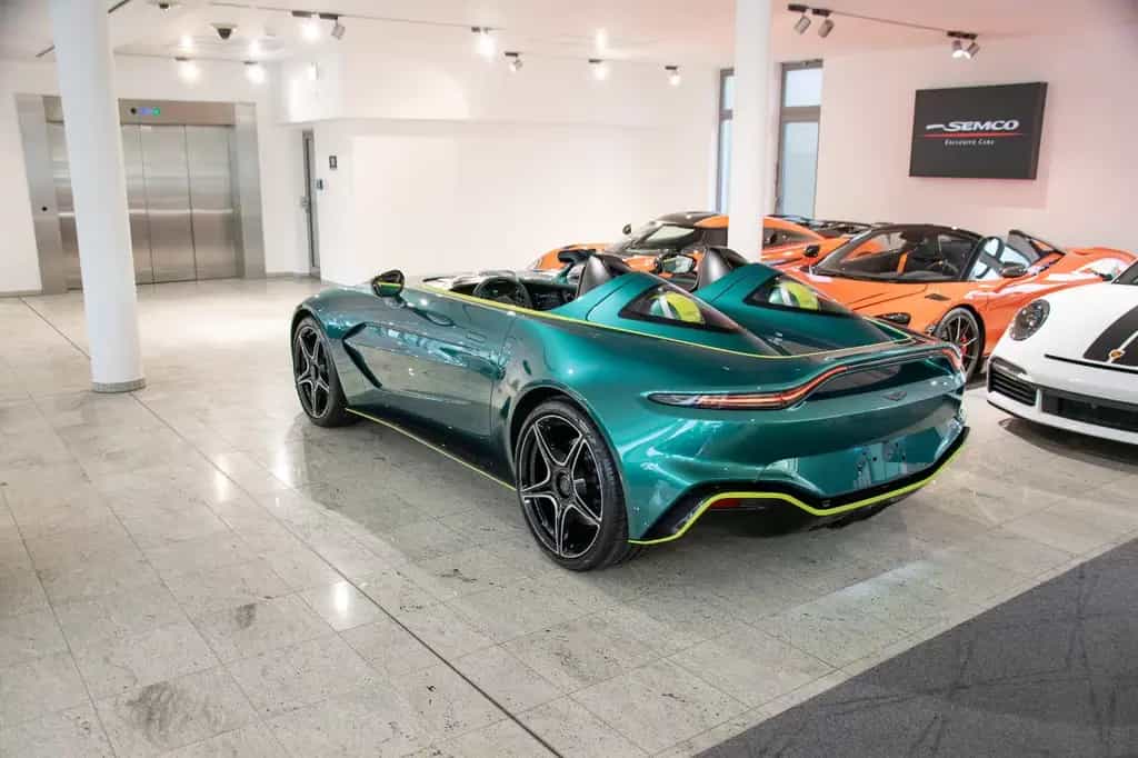 Aston Martin V12 Vantage Speedster null-photo-4