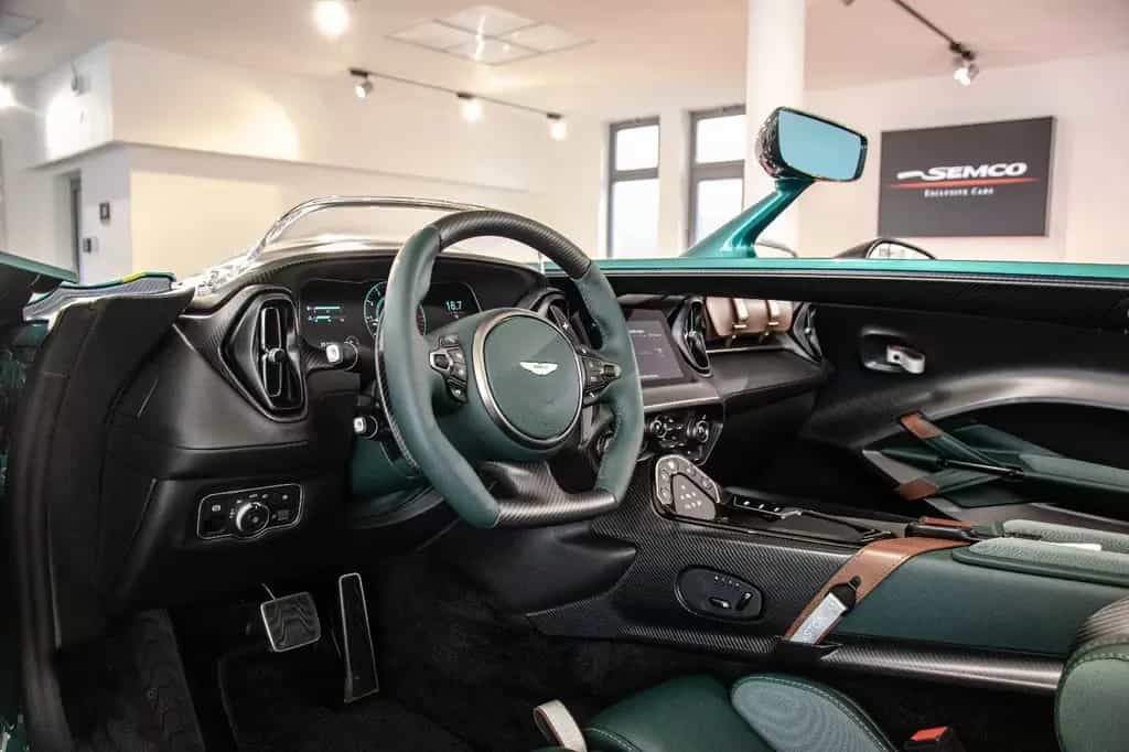 Aston Martin V12 Vantage Speedster null-photo-6